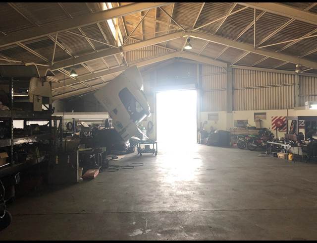 803M² WAREHOUSE TO LET IN STIKLAND INDUSTRIAL