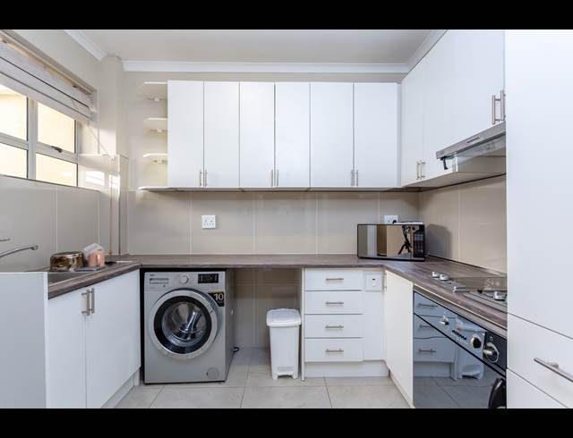 1 BEDROOM APARTMENT TO LET IN RONDEBOSCH VILLAGE