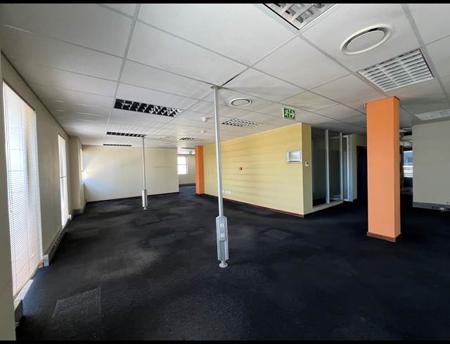 432.40M² OFFICE TO LET IN HIGHVELD