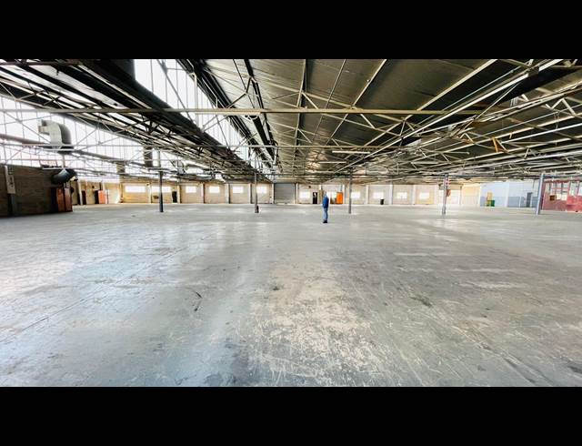 4,111M² WAREHOUSE TO LET IN LEA GLEN