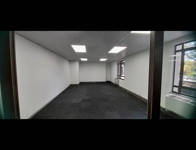 448M² OFFICE TO LET IN HYDE PARK