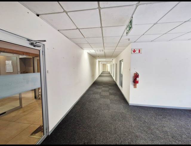 334M² OFFICE TO LET IN HOUGHTON ESTATE