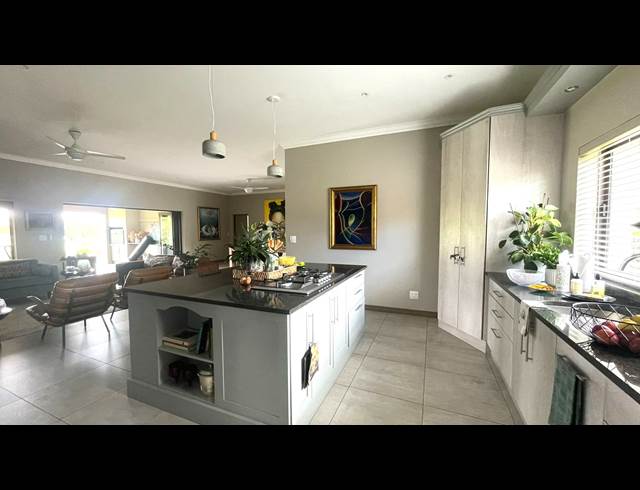 2 BEDROOM HOUSE TO LET IN BATELEUR ESTATE