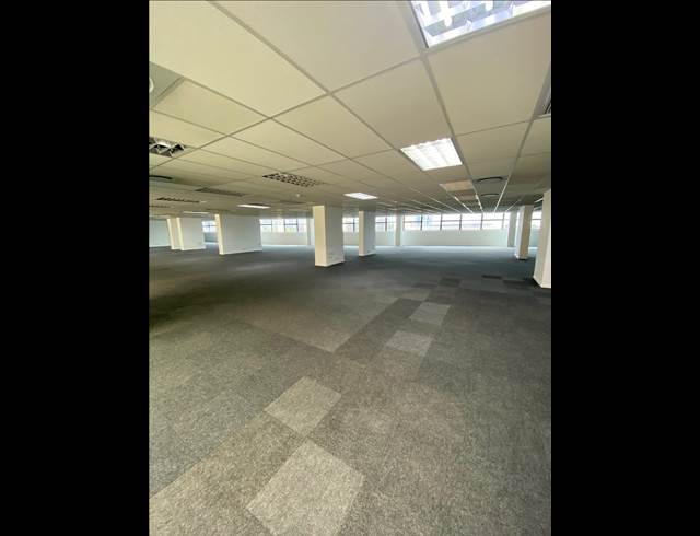 395M² OFFICE TO LET IN WOODSTOCK