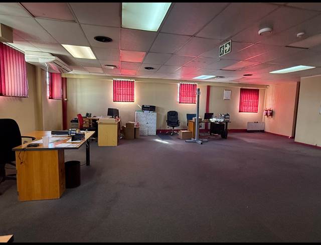 300M² WAREHOUSE TO LET IN HALFWAY HOUSE