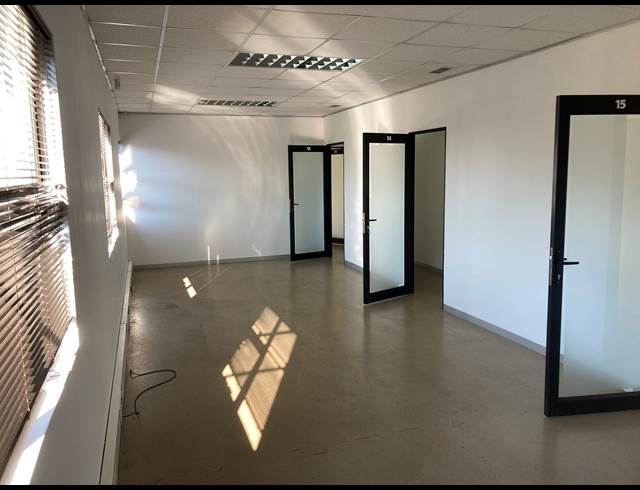 183M² OFFICE TO LET IN GILLITTS
