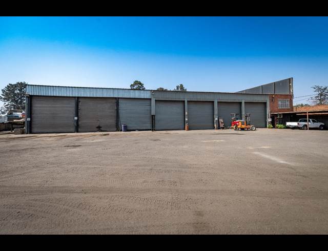2,289M² INDUSTRIAL YARD TO LET IN VULCANIA