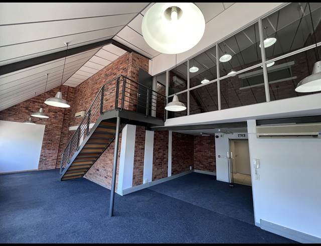 109M² OFFICE TO LET IN GREEN POINT