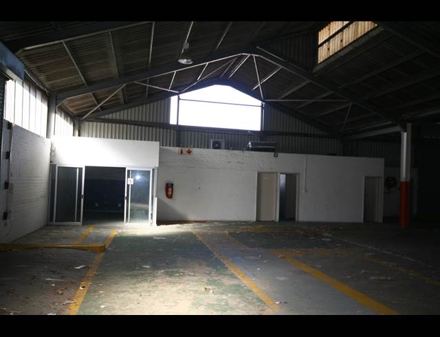 1,132M² FACTORY TO LET IN PAARDEN EILAND