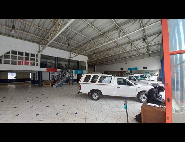 2,300M² SHOWROOM TO LET IN ANDERBOLT