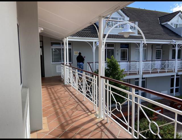 75M² OFFICE TO LET IN WESTLAKE