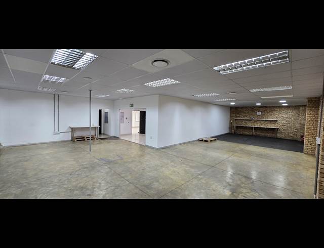 531M² WAREHOUSE TO LET IN NORTH RIDING