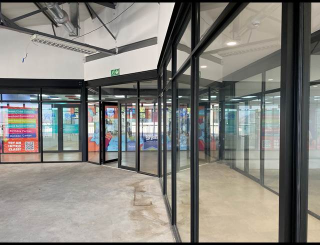 87M² RETAIL TO LET IN WESTLAKE