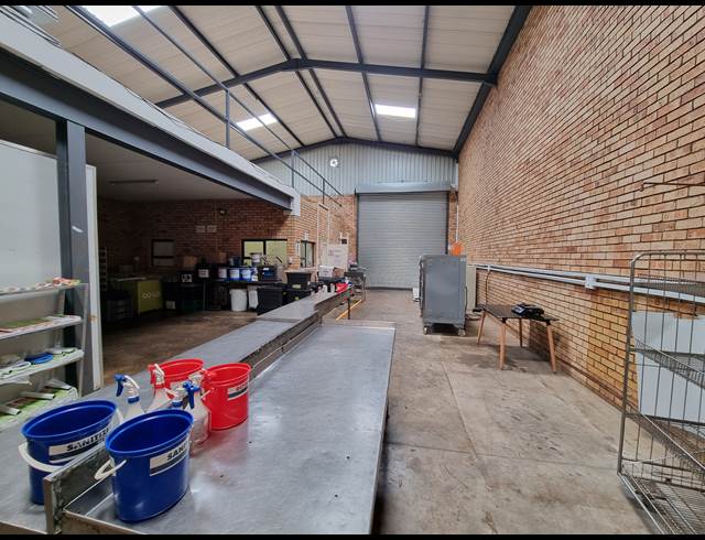 278M² WAREHOUSE TO LET IN CROWN