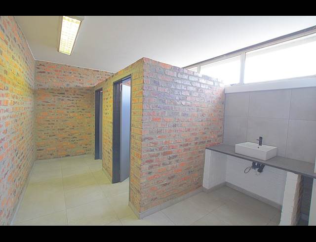 699M² WAREHOUSE TO LET IN KYA SANDS