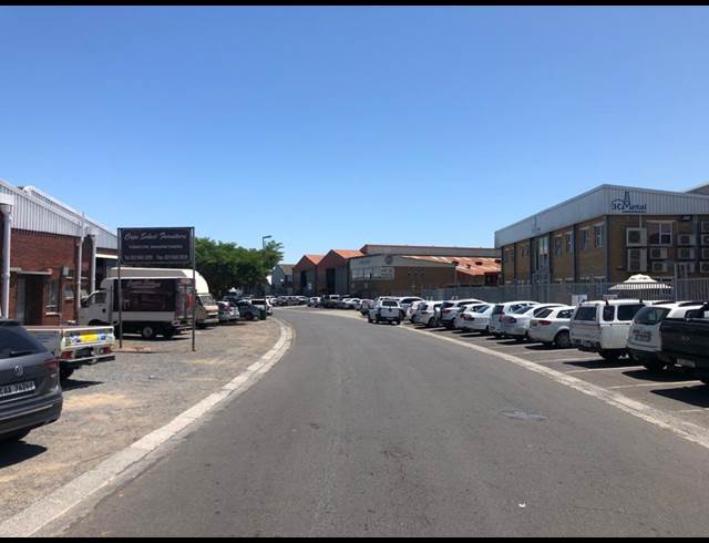736M² WAREHOUSE RENTED IN TRIANGLE FARM