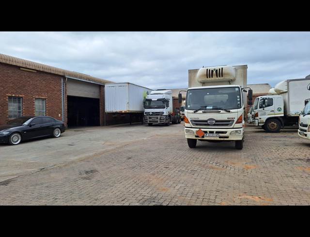 2,000M² WAREHOUSE TO LET IN ROCKY DRIFT