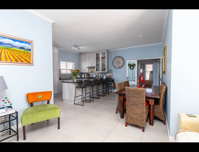 3 BEDROOM FREESTANDING TO LET IN SUNNINGDALE