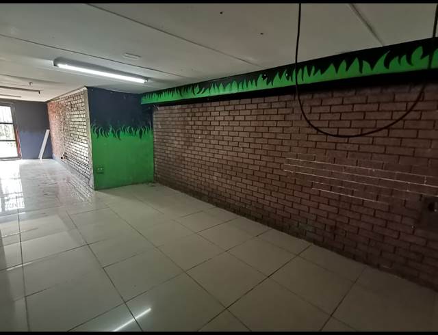 36.30M² RETAIL TO LET IN VALHALLA