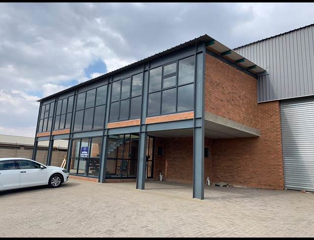 700M² WAREHOUSE TO LET IN VULCANIA