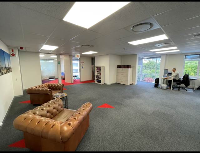 388M² OFFICE TO LET IN WATERFRONT