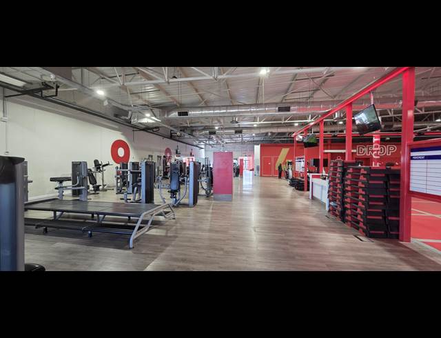 1,526M² RETAIL TO LET IN RIVERSIDE PARK