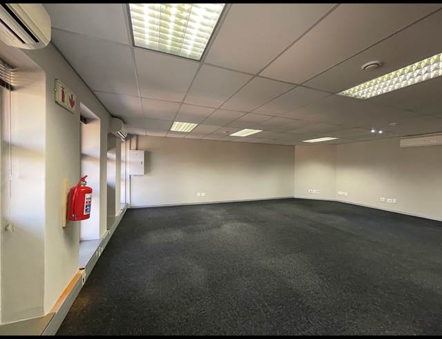 132M² OFFICE TO LET IN HURLINGHAM