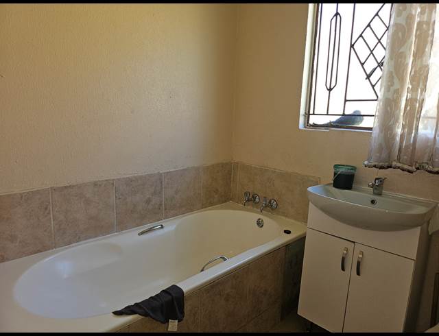 3 bed property to rent in BIRCH ACRES