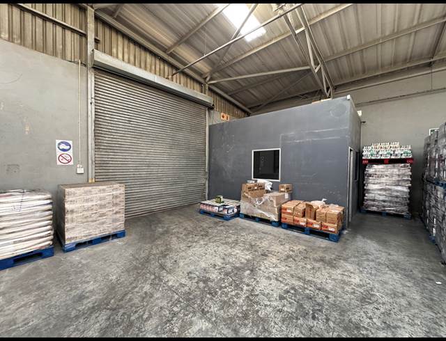 1,300M² WAREHOUSE TO LET IN INDUSTRIA WEST