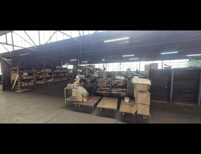 1,800M² WAREHOUSE TO LET IN VILLAGE MAIN