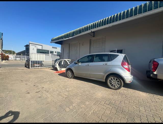 391M² WAREHOUSE TO LET IN PHOENIX INDUSTRIAL