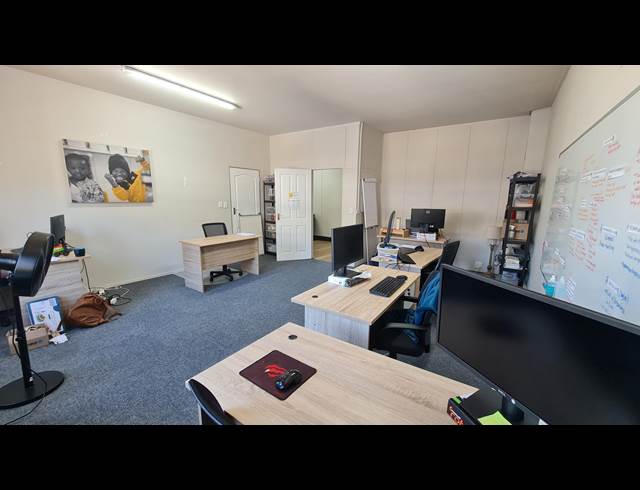 185M² OFFICE TO LET IN WESTLAKE