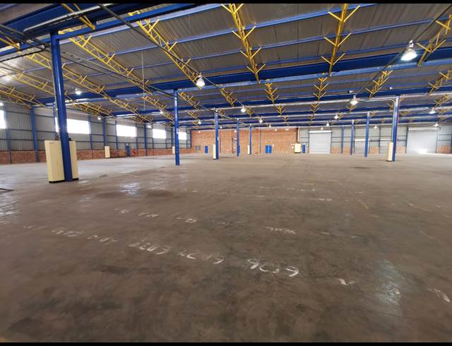 4,616M² WAREHOUSE TO LET IN CLAYVILLE