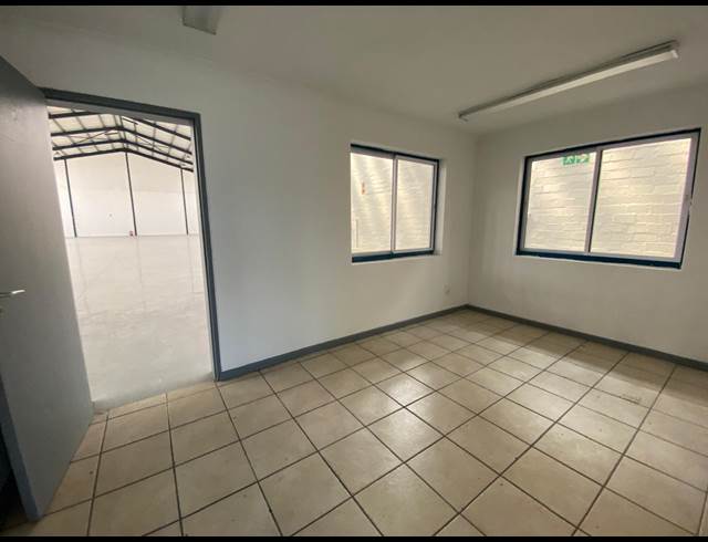 1,250M² WAREHOUSE TO LET IN KILLARNEY GARDENS