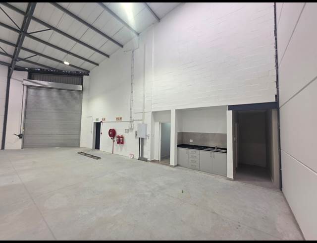 670M² WAREHOUSE TO LET IN FIRGROVE