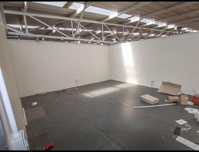 1,161M² WAREHOUSE TO LET IN FONTAINEBLEAU