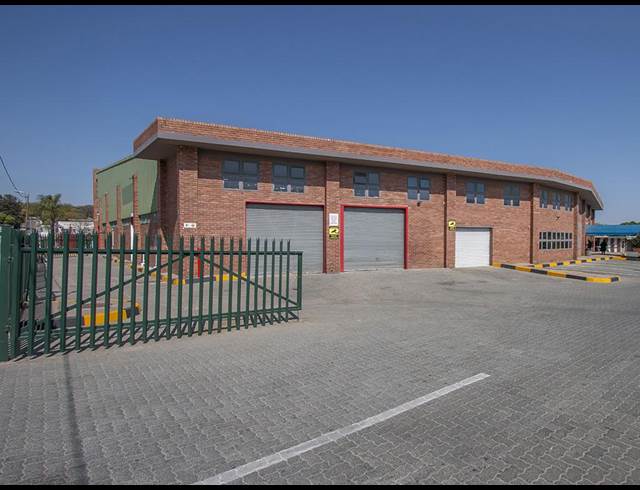 1,161M² WAREHOUSE TO LET IN FONTAINEBLEAU