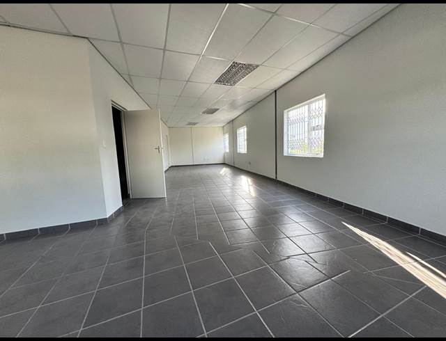 1,500M² WAREHOUSE TO LET IN BRIARDENE