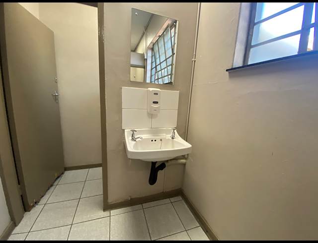 88M² OFFICE TO LET IN PAARDEN EILAND