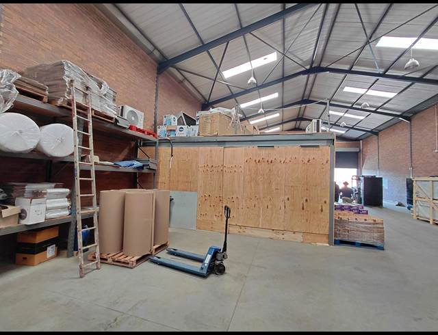 500M² WAREHOUSE TO LET IN POMONA