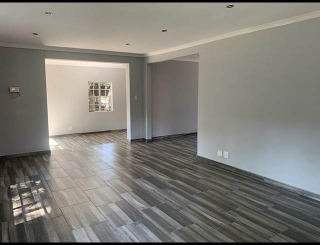 90M² BUSINESS CENTRE TO LET IN SAXONWOLD