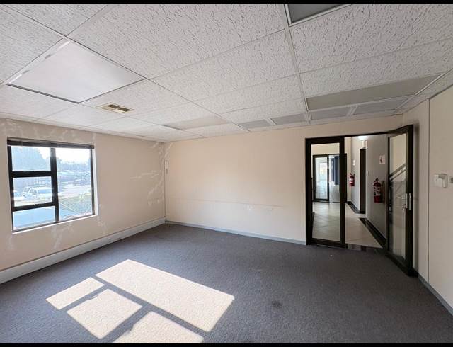 140M² OFFICE TO LET IN FOURWAYS