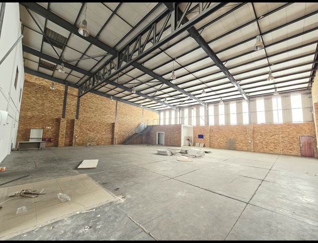866M² WAREHOUSE TO LET IN NORTH RIDING
