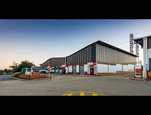 196M² WAREHOUSE TO LET IN MEADOWDALE