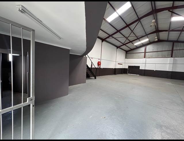 273M² WAREHOUSE TO LET IN BROADLANDS