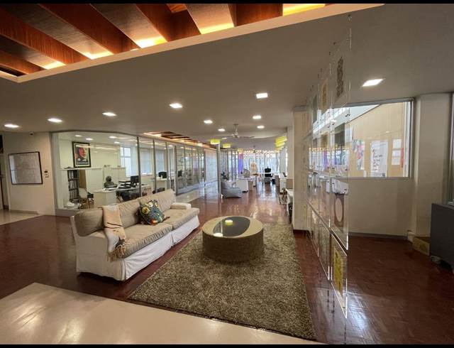 827M² OFFICE TO LET IN GARDENS