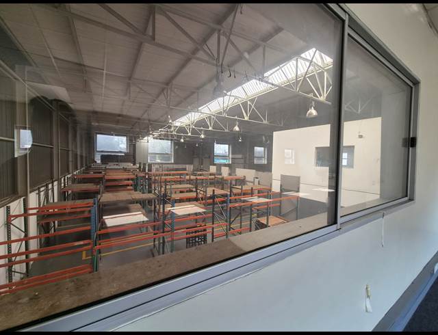 4,195M² WAREHOUSE TO LET IN HALFWAY HOUSE
