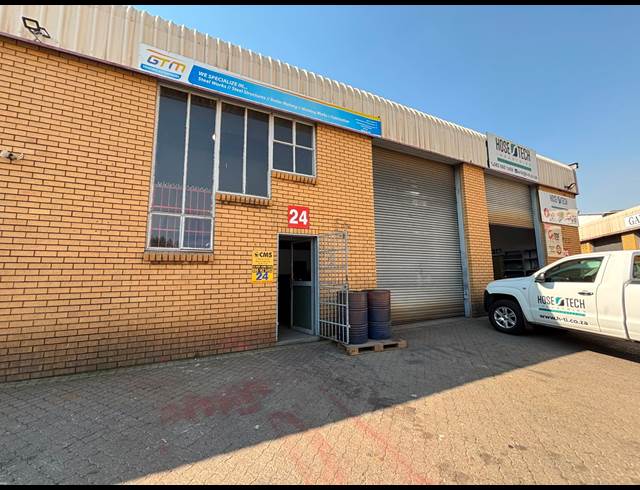 154M² WAREHOUSE TO LET IN JET PARK