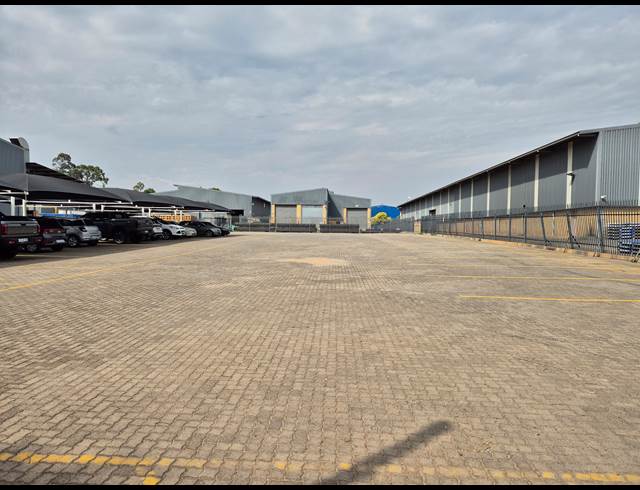 1,969M² INDUSTRIAL YARD TO LET IN DRIEHOEK