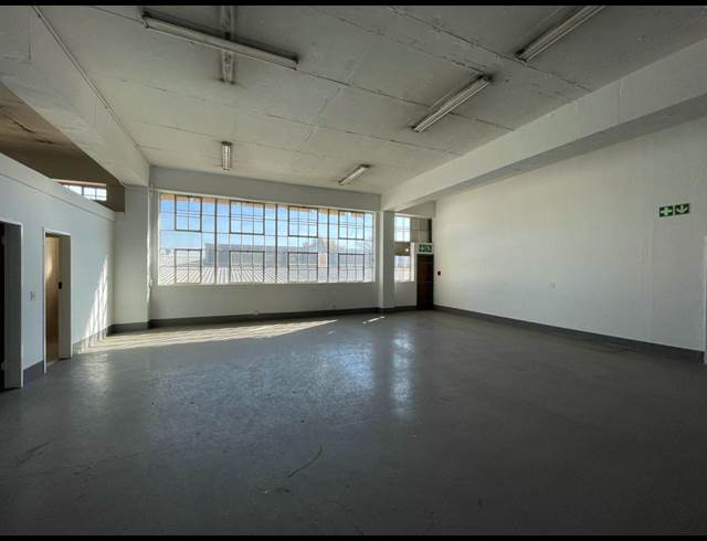 195M² WAREHOUSE TO LET IN STRIJDOMPARK